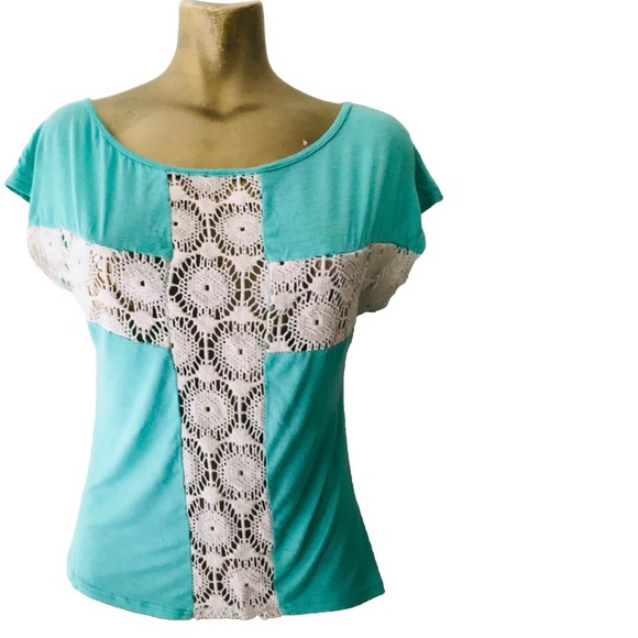 Tops - Beautiful Seafoam Top With Lace CROSS M